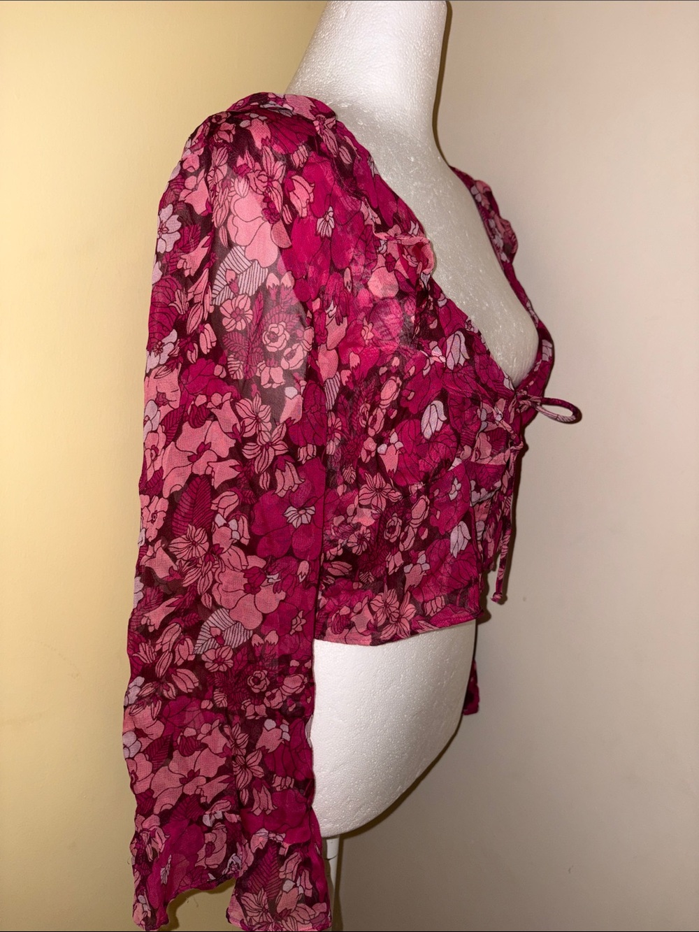 Urban Outfitters Raspberry Floral Tie-Front Cropped Top - Picture 5 of 6